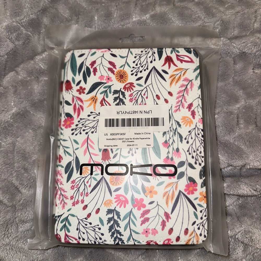 Brand New Kindle Paperwhite Flower Case